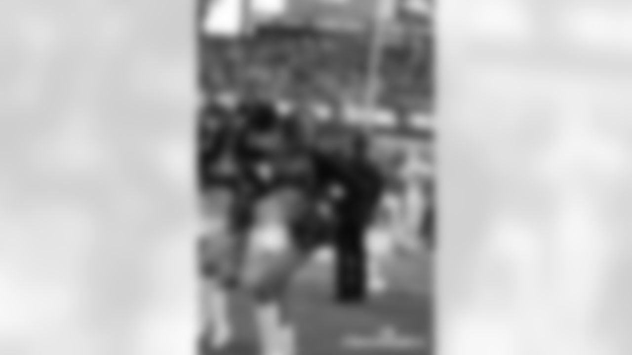 AF-110225-Cheer_Silverman375