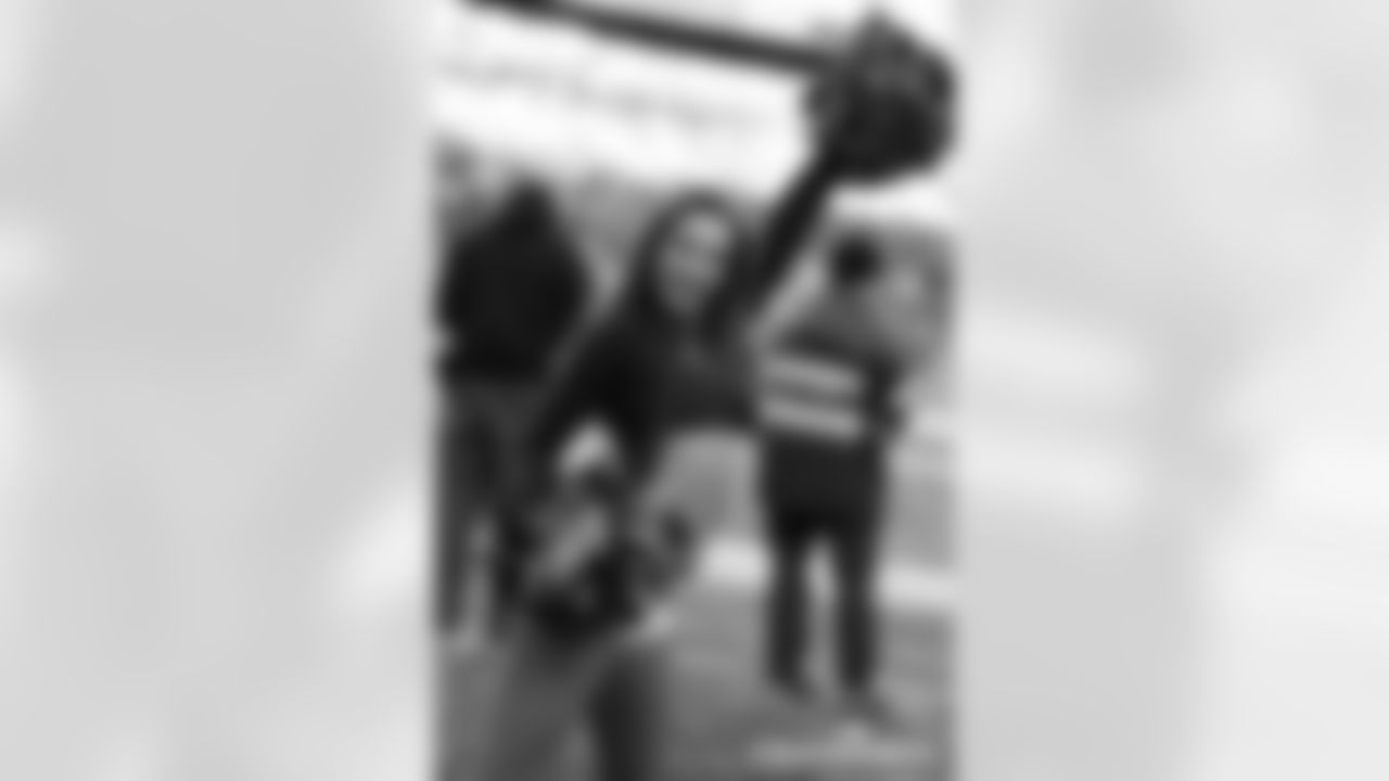 AF-110225-Cheer_Silverman405