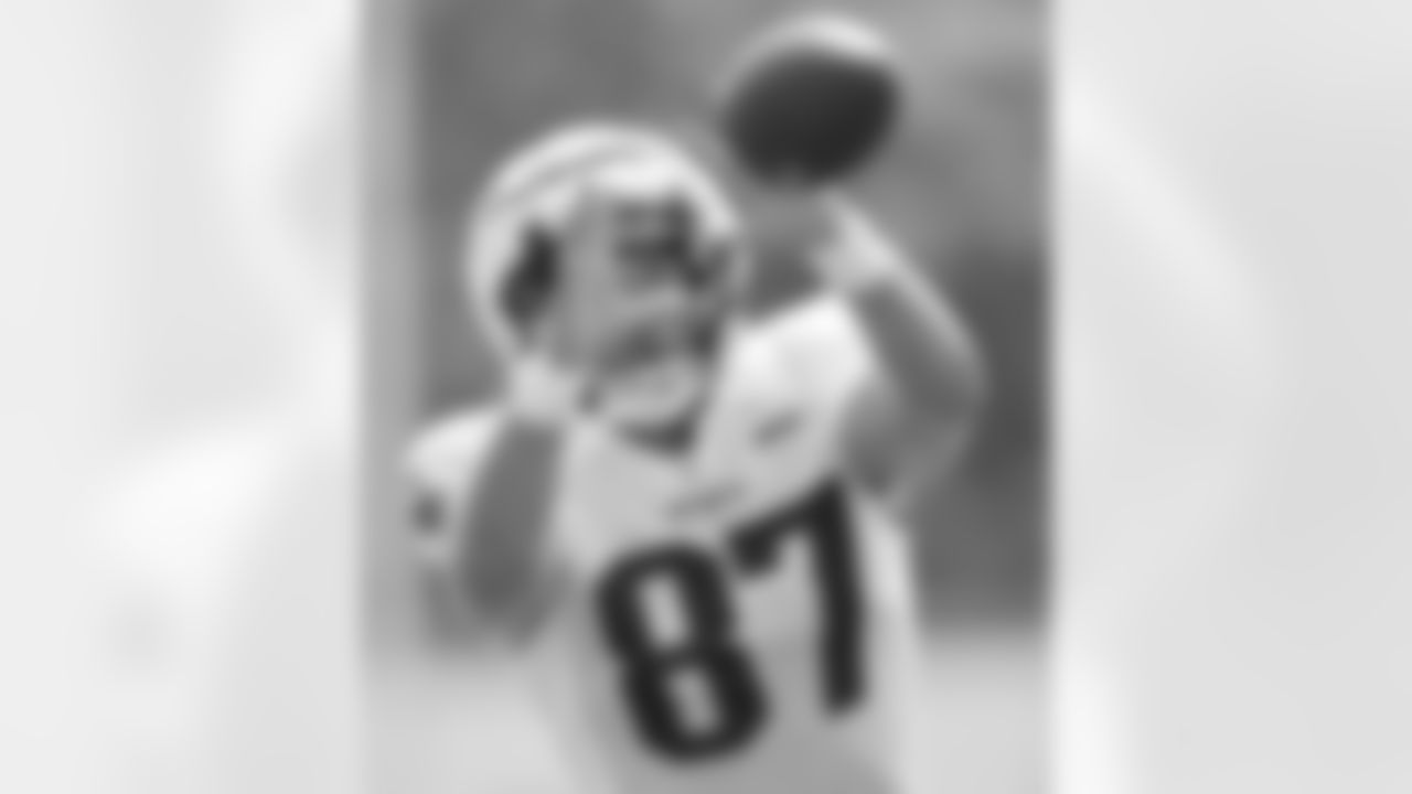 Mitchell Wilcox practices during Patriots Training Camp on August 3, 2024.