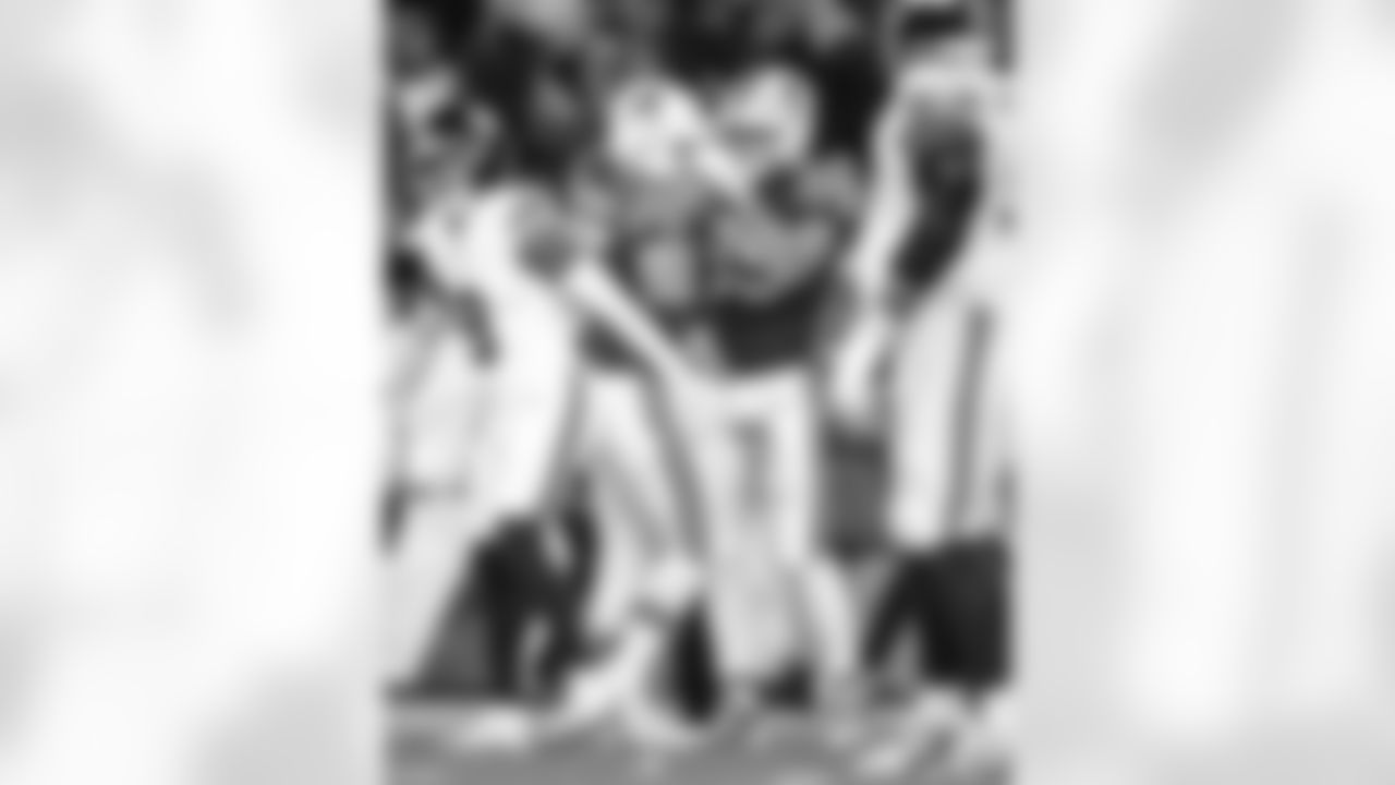 Garrett Bradbury, Hunter Henry