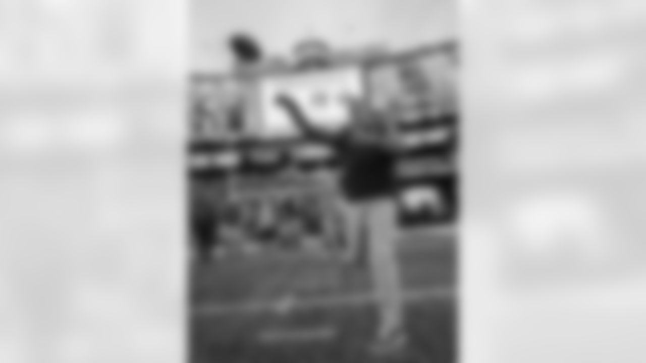 Mike Vrabel. Photo by Eric J. Adler