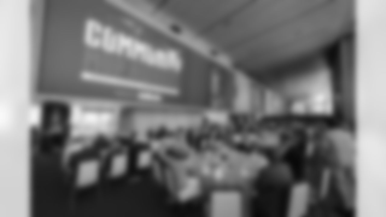 060325-CommunityMVP_Adler010