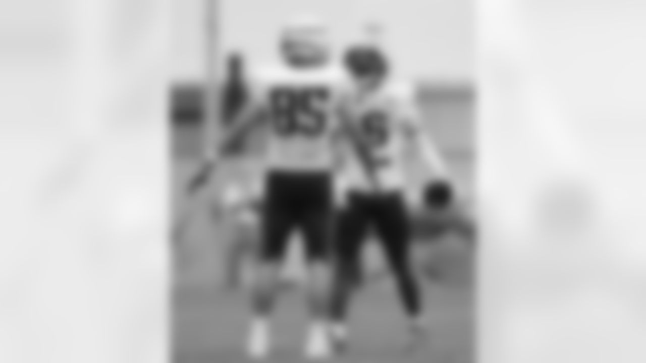 Hunter Henry and Javon Baker practice during Patriots Training Camp on July 29, 2024.