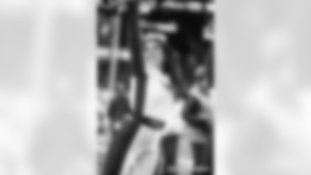 LAC-011126_Darian1614