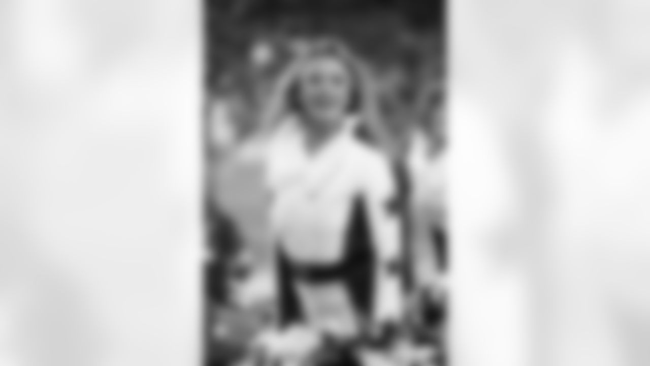 LAC-011126_Darian1326