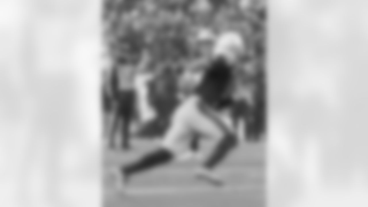 Drake Maye and DeMario Douglas