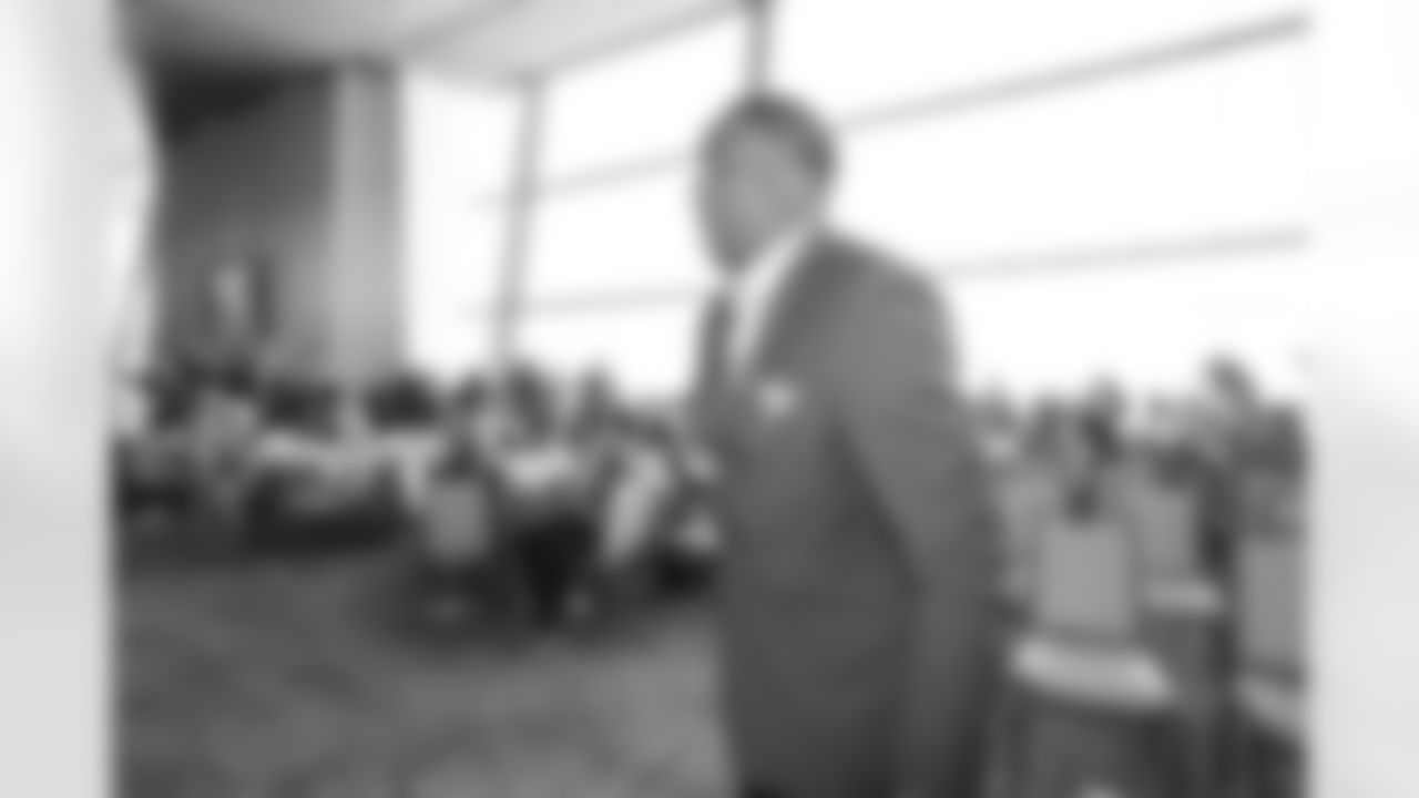 060325-CommunityMVP_Adler219