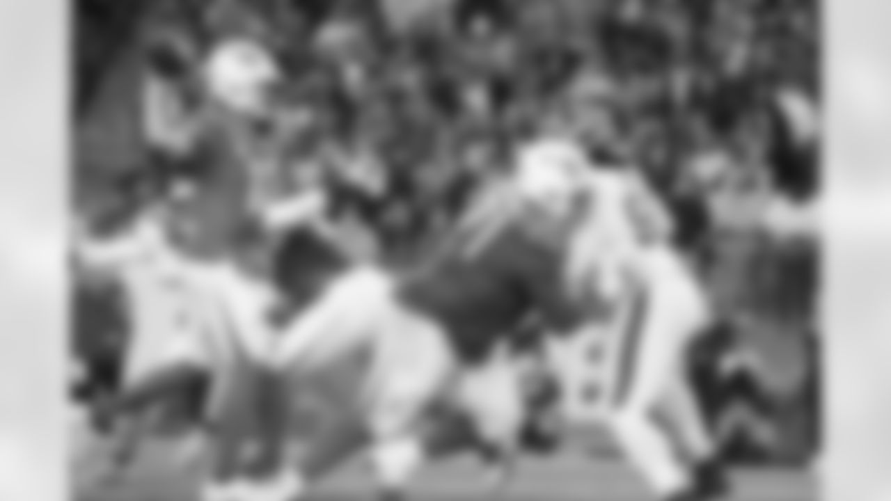 Drake Maye and Mike Onwenu