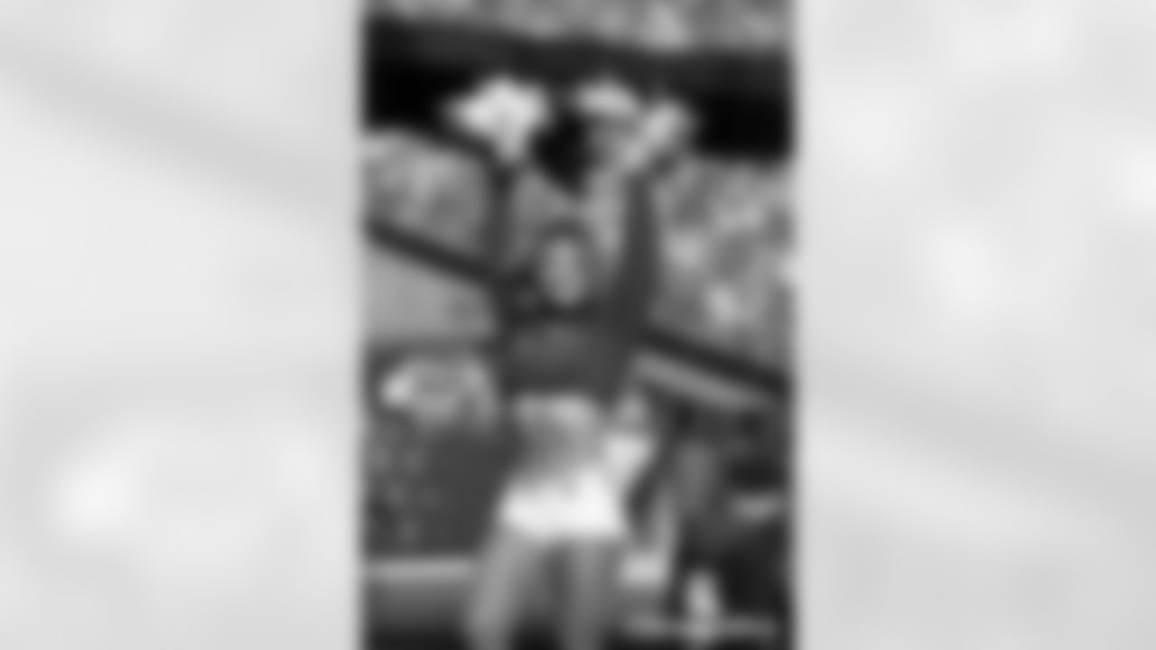 AF-110225-Cheer_Silverman114