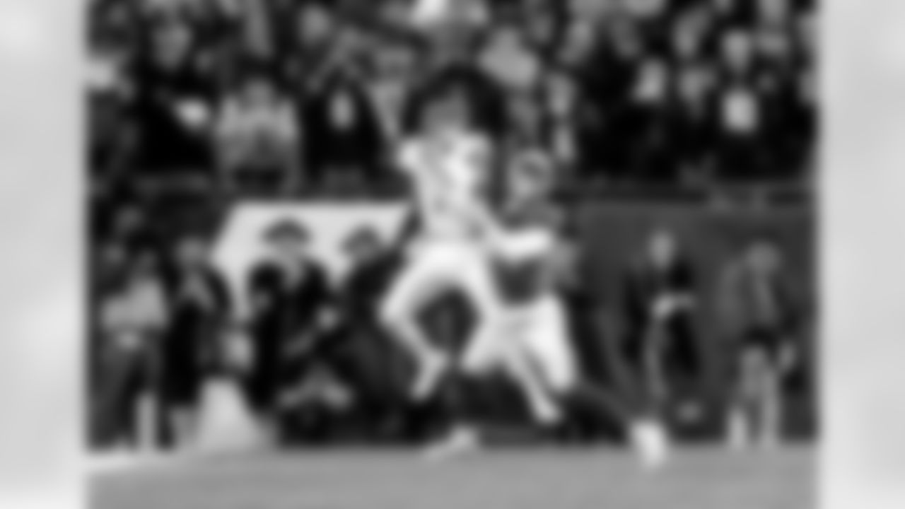 Justin Fields and K'Lavon Chaisson