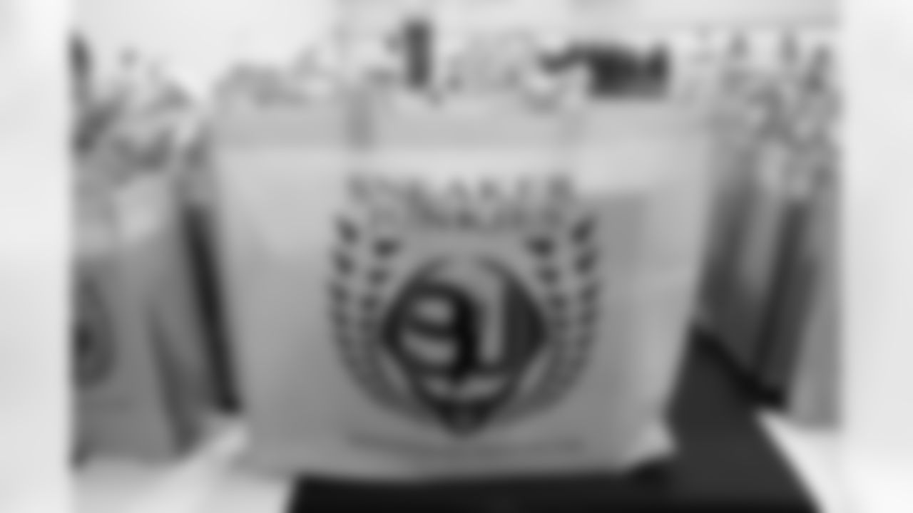 082625_HenrySneakers_Ehle0008