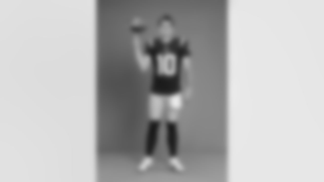 Patriots QB Drake Maye poses during 2025 media day.
