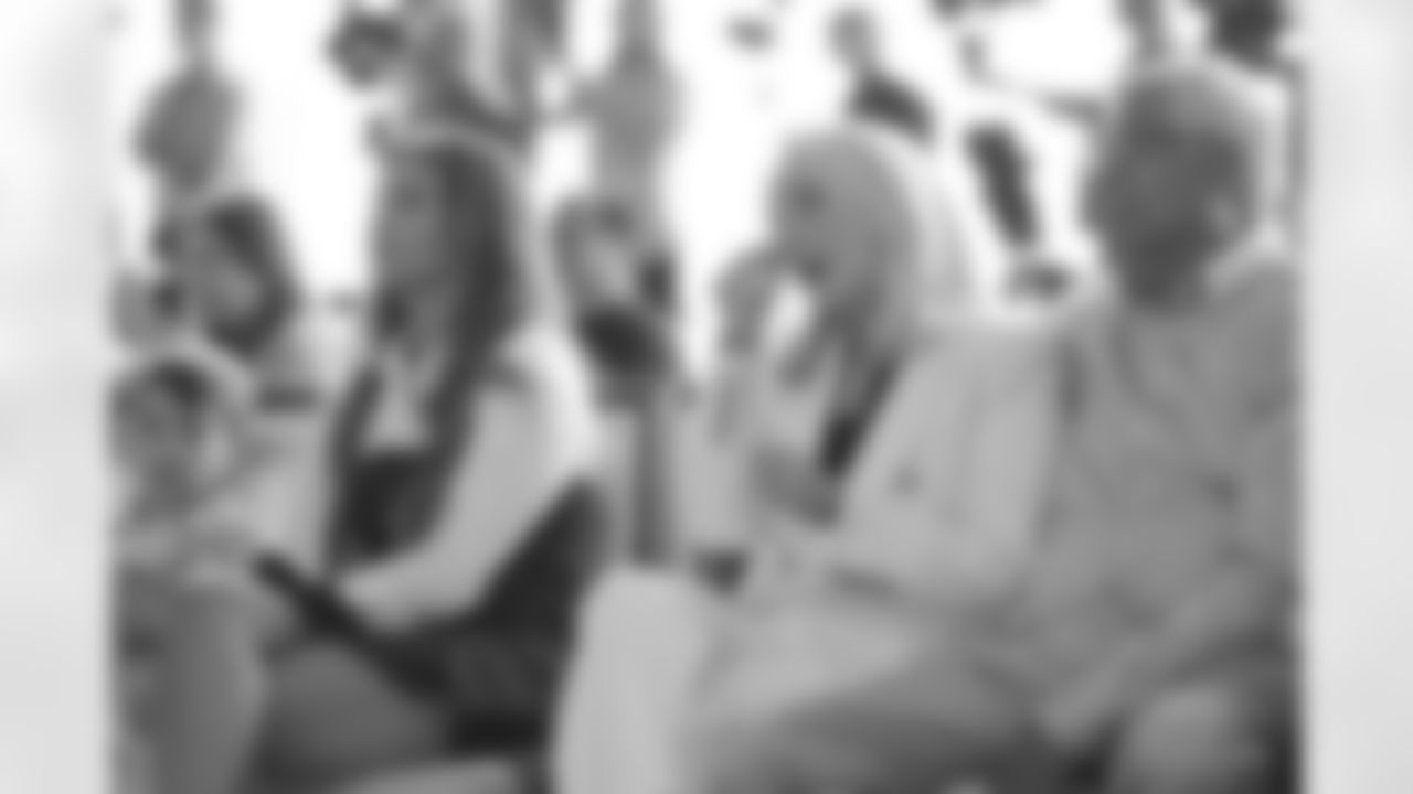 060225-AndrewsRetirement_Adler1388
