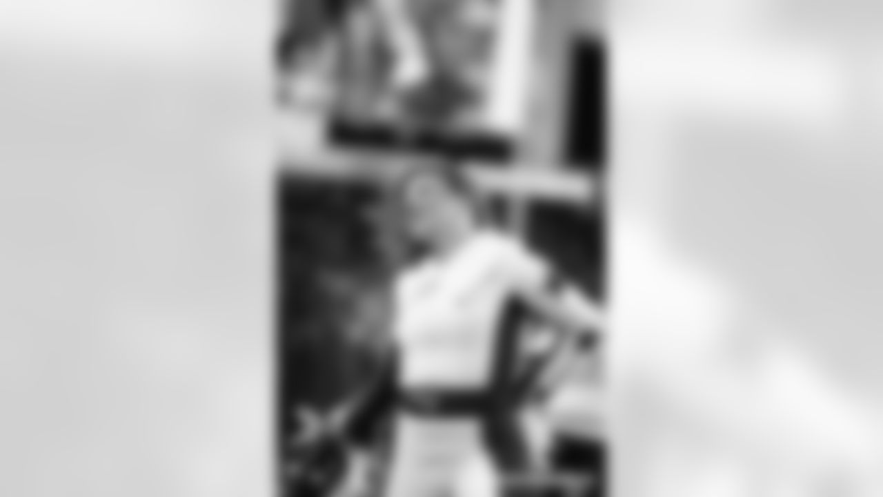 LAC-011126_Darian1639