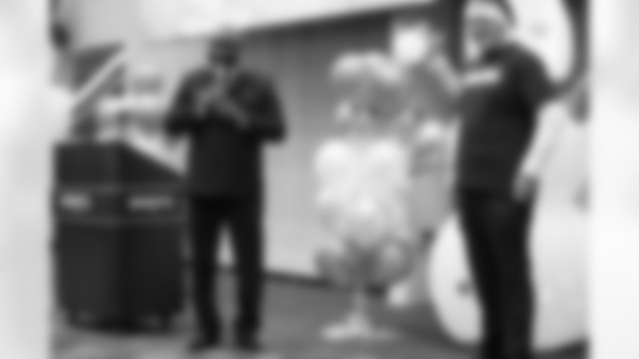 121024-ChildrensHolidayParty_Puccio_0726