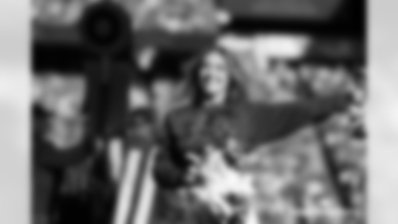 AF-110225-Cheer_Silverman169