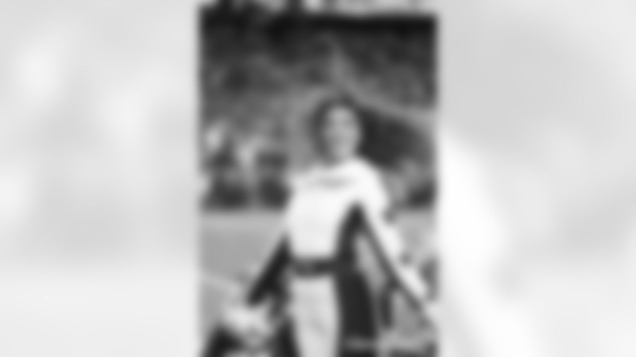 LAC-011126_Darian1356