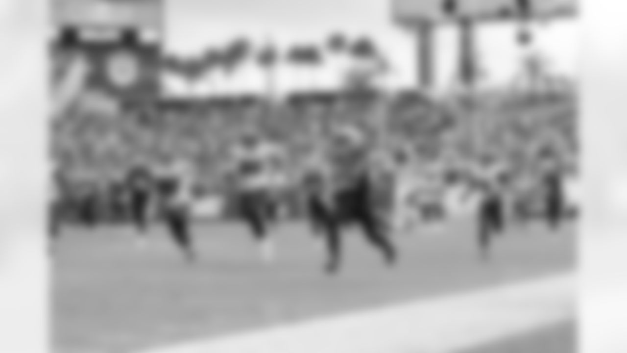 TreVeyon Henderson scores on a 69-yard touchdown with 1:31 to go in the fourth quarter in the Patriots 28-23 win over the Bucs.