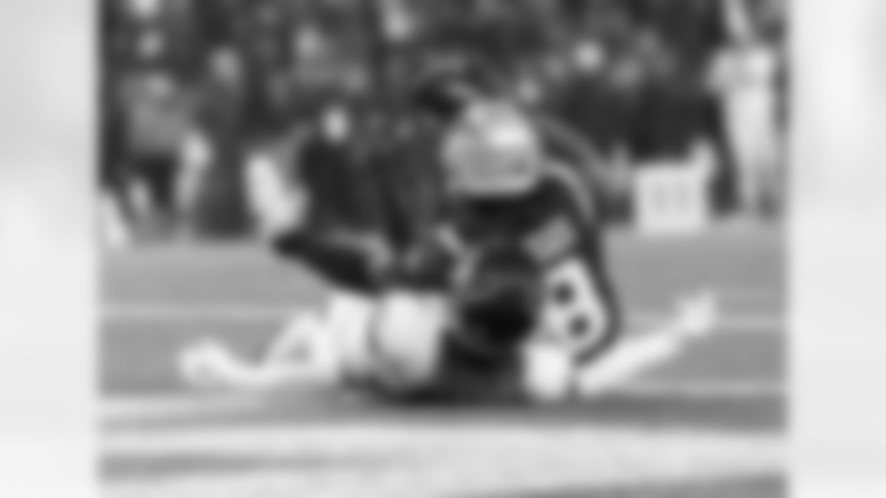 Stefon Diggs catches a 7-yard touchdown pass from Drake Maye in the second quarter.