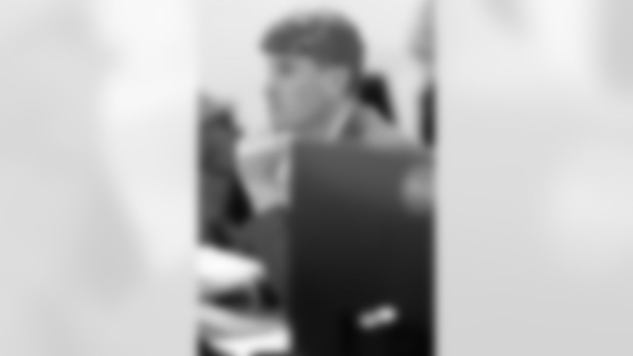 042525-WarRoom_Adler2079