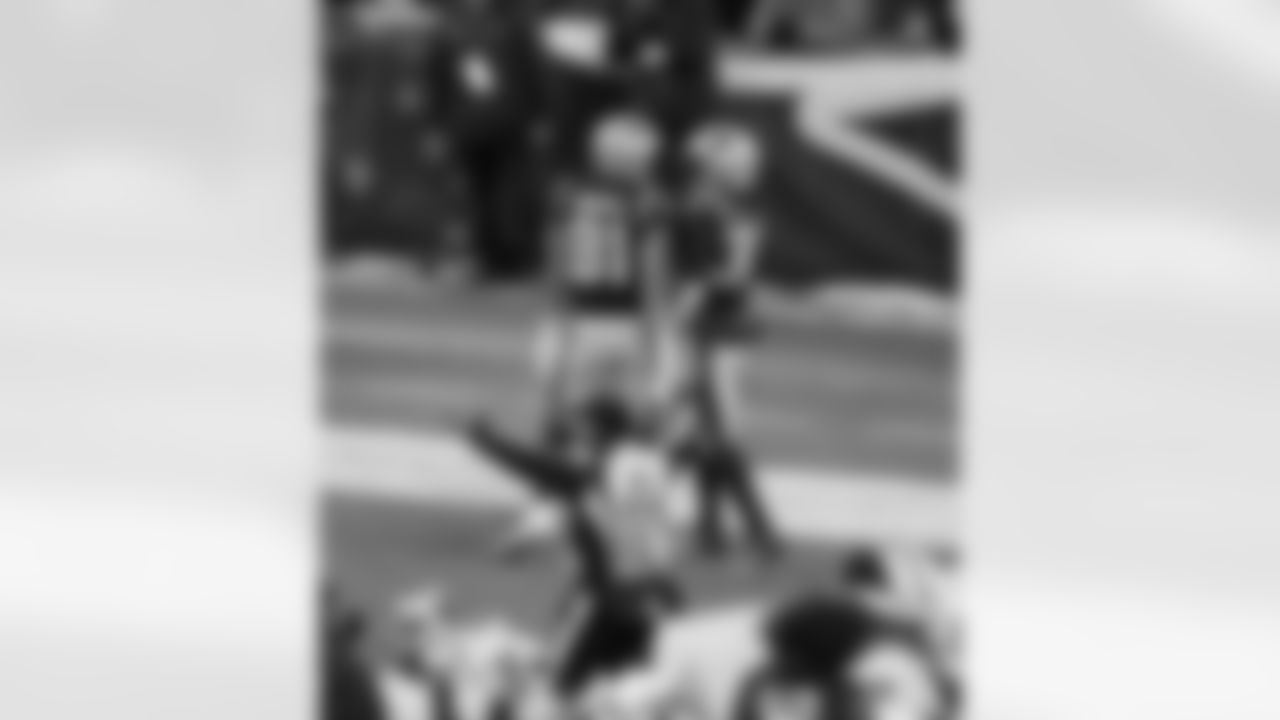 Austin Hooper and Rhamondre Stevenson. Photo by Lexi Ehle