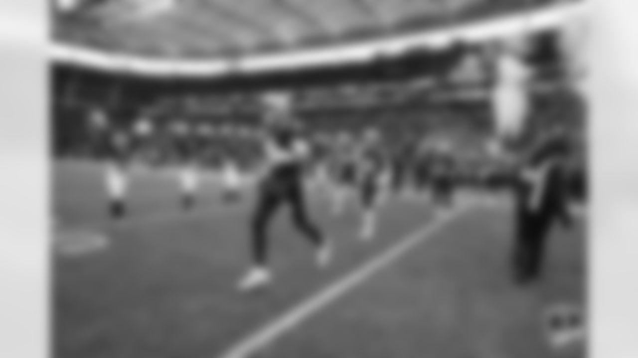 Patriots quarterback Mac Jones (10).