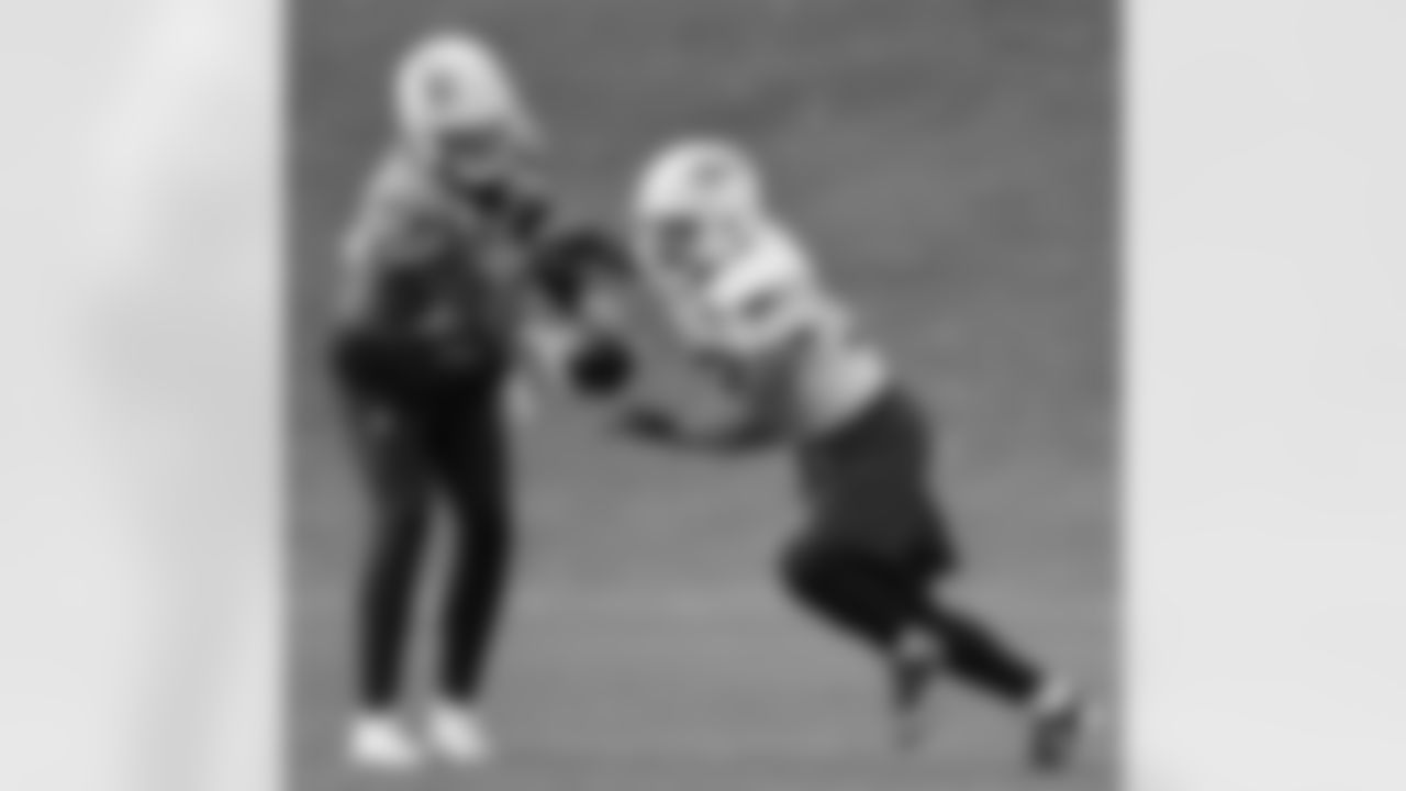 Drake Maye and TreVeyon Henderson