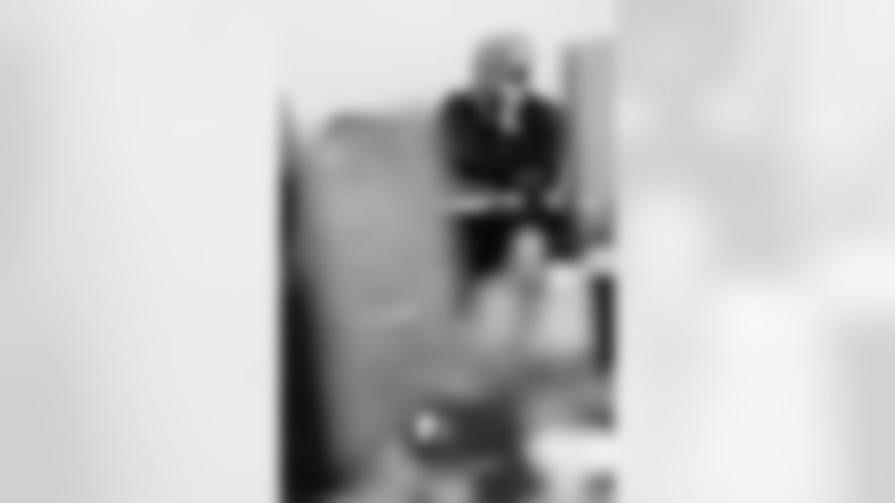 042525-WarRoom_Adler2225