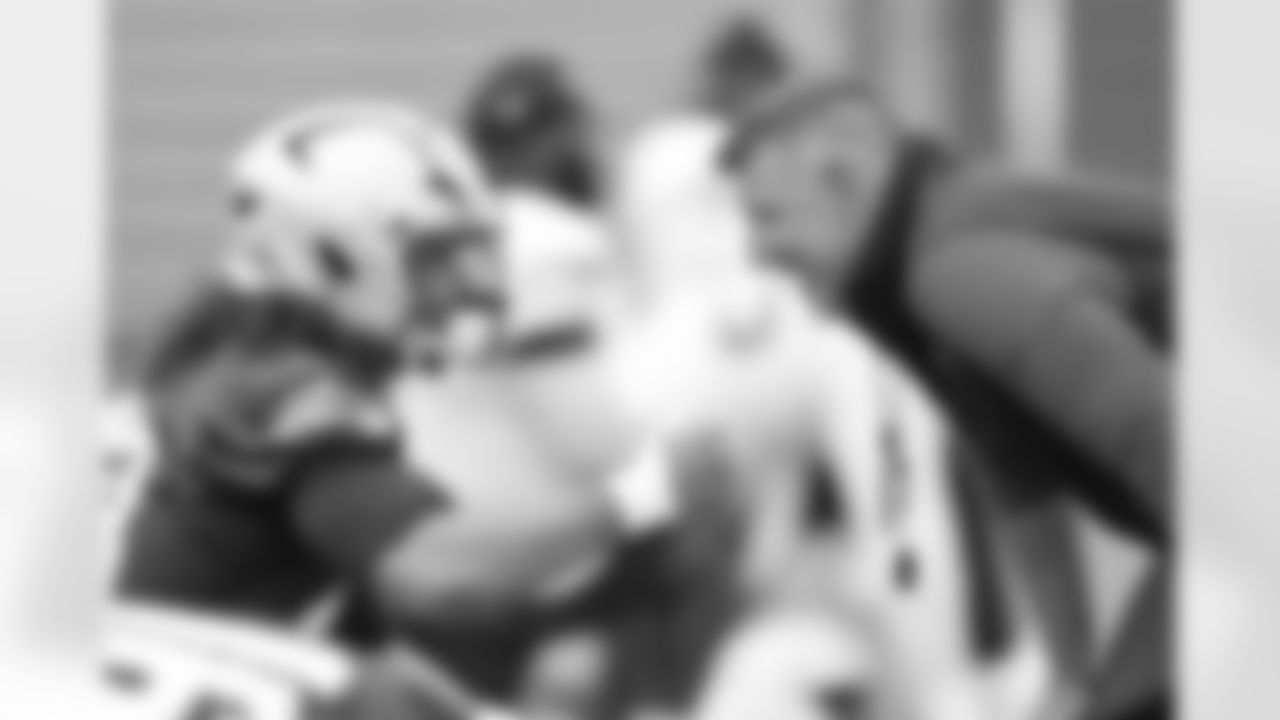 Jahlani Tavai and Mike Vrabel