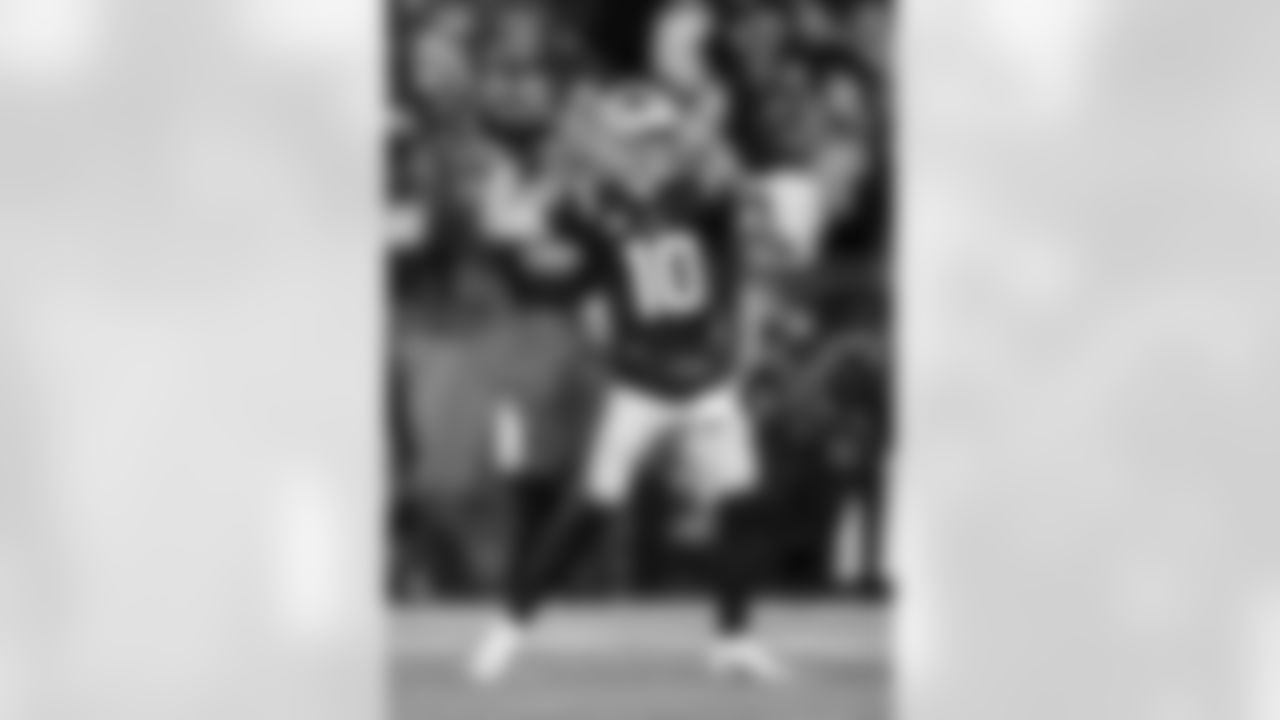 Drake Maye. Photo by Eric J. Adler