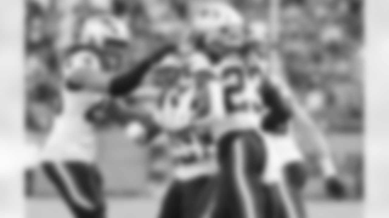 Jahlani Tavai and Marcus Jones