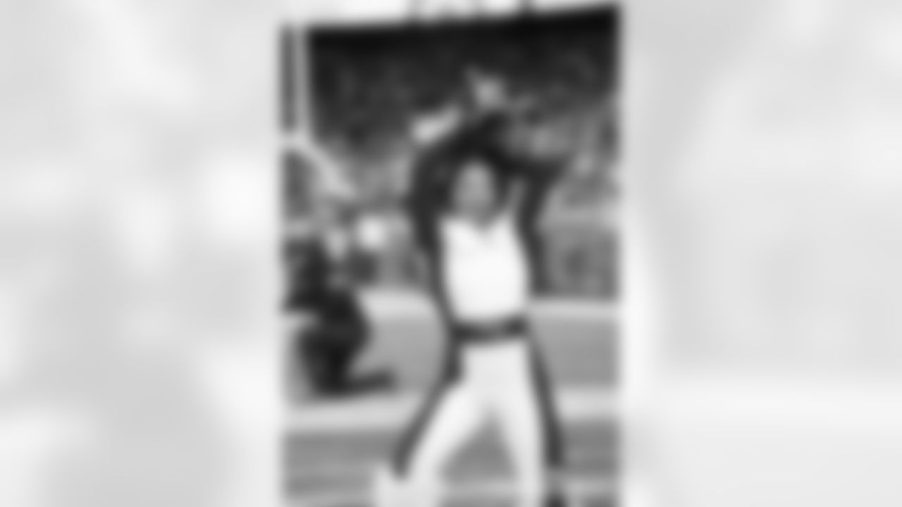 LAC-011126_Darian1541