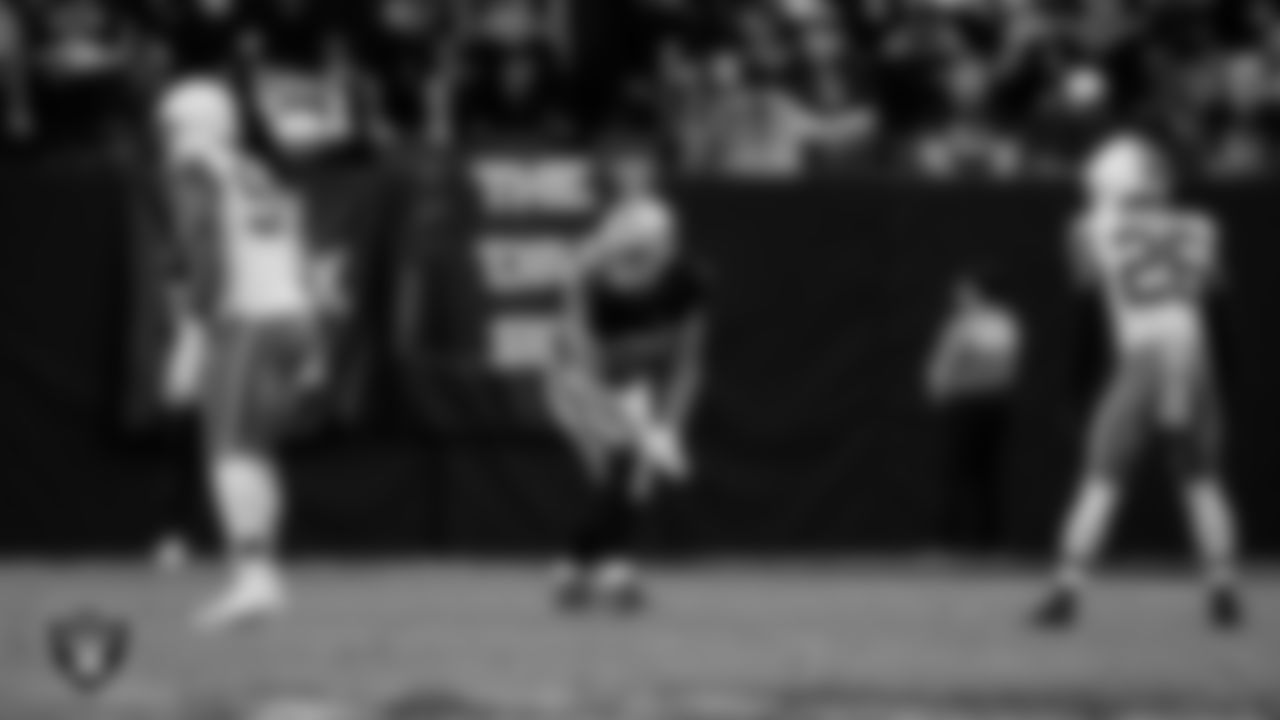 Las Vegas Raiders tight end Brock Bowers (89) during the regular season home game against the Cleveland Browns at Allegiant Stadium.