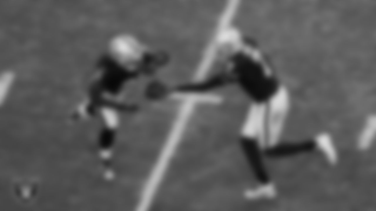 Las Vegas Raiders quarterback Geno Smith (7) hands the ball off to running back Ashton Jeanty (2) during the regular season home game against the Cleveland Browns at Allegiant Stadium.