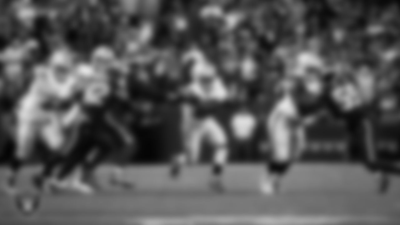 Las Vegas Raiders running back Sincere McCormick (28) rushes during the preseason away game against the Seattle Seahawks at Lumen Field.