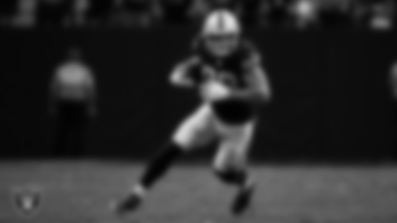 Las Vegas Raiders tight end Brock Bowers (89) runs after making a catch during the regular season home game against the Chicago Bears at Allegiant Stadium.