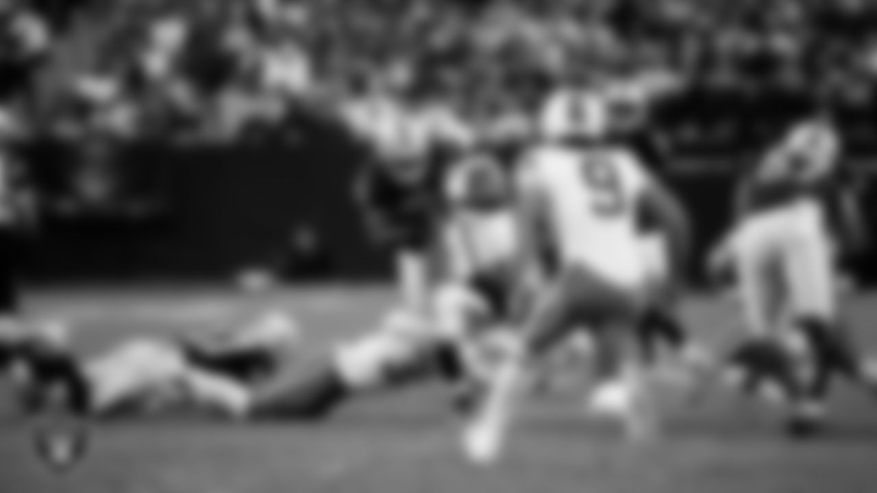 Las Vegas Raiders running back Ashton Jeanty (2) rushes during the regular season home game against the Cleveland Browns at Allegiant Stadium.