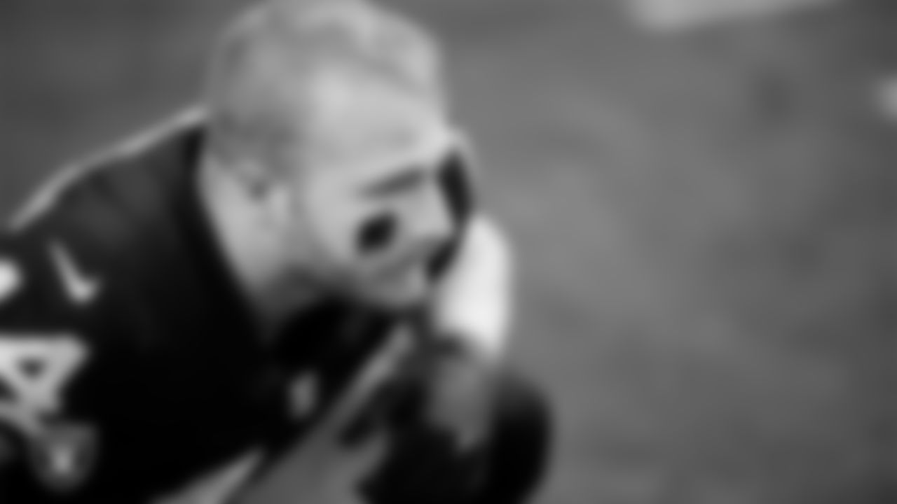 Las Vegas Raiders linebacker Tommy Eichenberg (44) warming up before the regular season home game against the New York Giants at Allegiant Stadium.