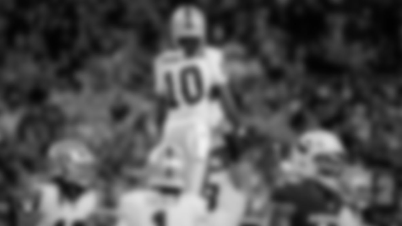 Las Vegas Raiders wide receiver Dont'e Thornton Jr. (10) celebrates with center Jackson Powers-Johnson (58) after making a 17-yard touchdown catch during the preseason away game against the Arizona Cardinals at State Farm Stadium.