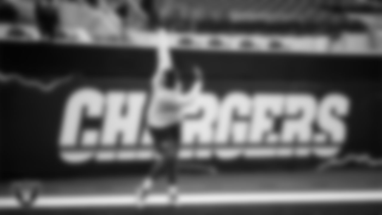 Las Vegas Raiders tackle DJ Glaze (71) warming up before the regular season away game against the Los Angeles Chargers at SoFi Stadium.