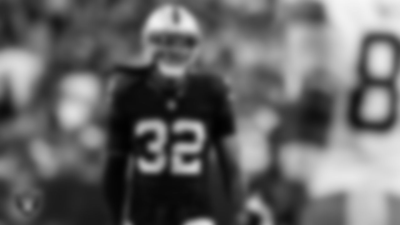 Las Vegas Raiders safety Lonnie Johnson Jr. (32) during the regular season home game against the Cleveland Browns at Allegiant Stadium.
