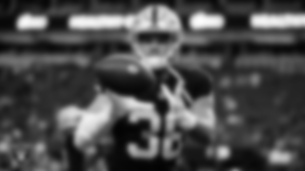 Las Vegas Raiders linebacker Curtis Bolton (36) warming up before the regular season home game against the New York Giants at Allegiant Stadium.