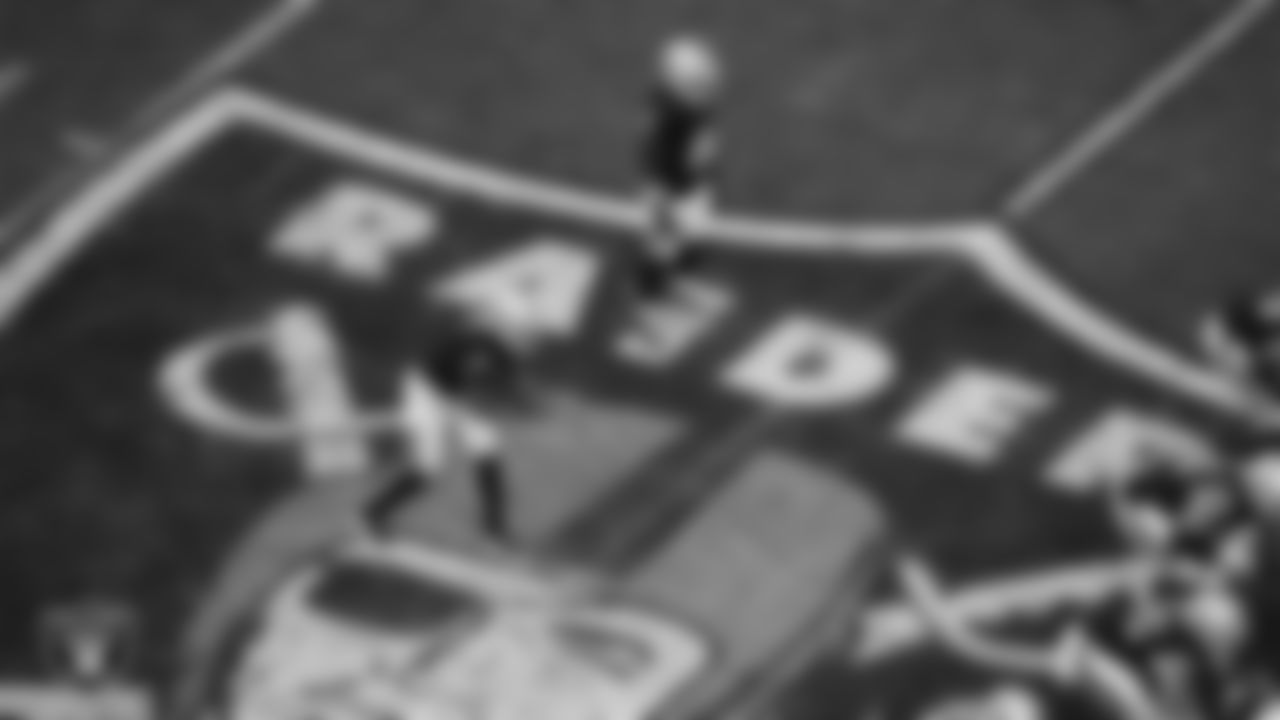 Las Vegas Raiders quarterback Geno Smith (7) and running back Ashton Jeanty (2) line up before the snap during the regular season home game against the New York Giants at Allegiant Stadium.