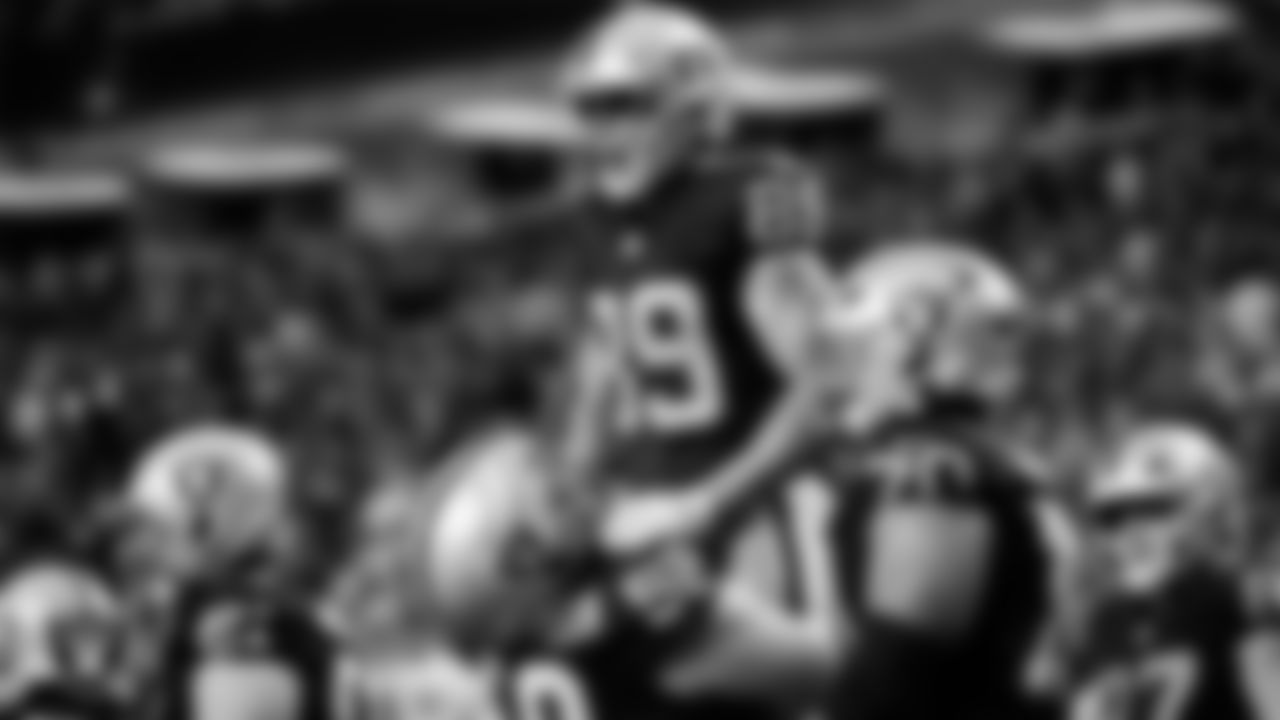 Las Vegas Raiders tight end Brock Bowers (89) celebrates with guard/center Jackson Powers-Johnson (58) after making a 27-yard touchdown catch during the regular season home game against the Jacksonville Jaguars at Allegiant Stadium.