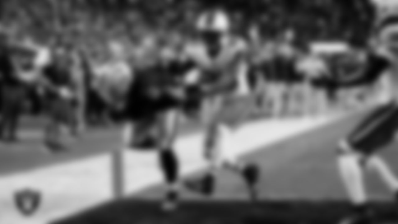 Las Vegas Raiders running back Ashton Jeanty (2) runs after making a 5-yard touchdown catch during the regular season home game against the Cleveland Browns at Allegiant Stadium.