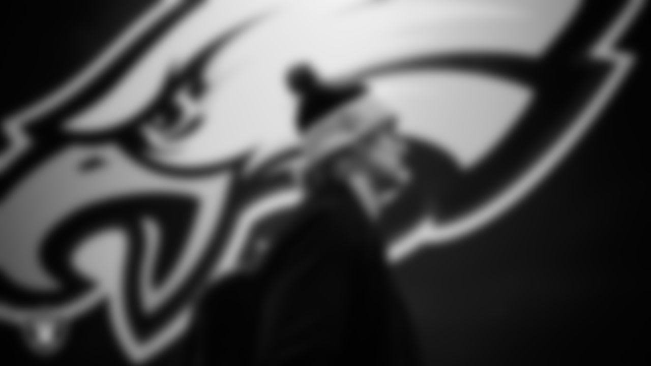 Las Vegas Raiders quarterback Kenny Pickett (15) arrives to the regular season away game against the Philadelphia Eagles at Lincoln Financial Field.