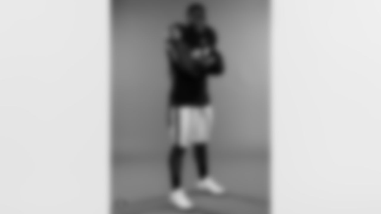 Las Vegas Raiders linebacker Devin White (45) poses for a photo at the 2025 Raiders Media Day.
