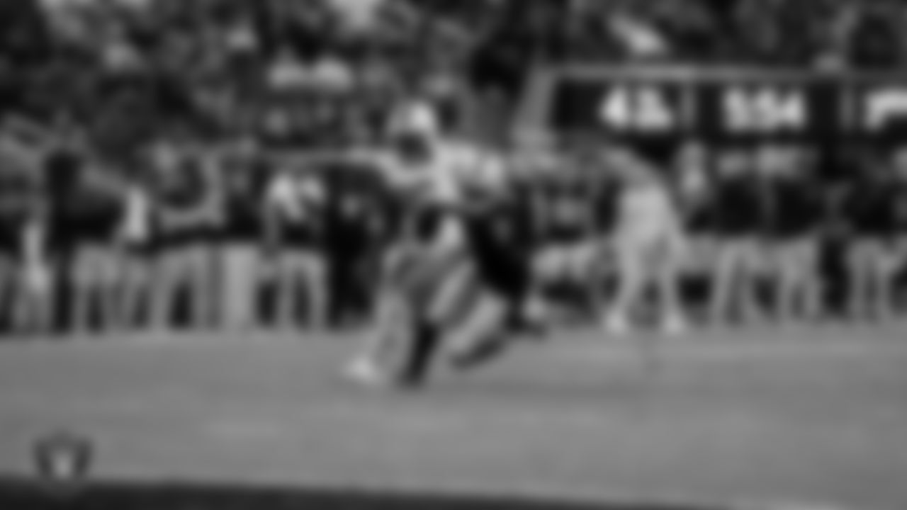 Las Vegas Raiders quarterback Geno Smith (7) during the regular season home game against the Cleveland Browns at Allegiant Stadium.