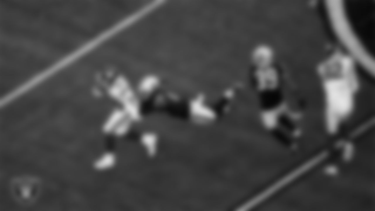 Las Vegas Raiders linebacker Jaylon Smith (15) makes a tackle during the regular season home game against the New York Giants at Allegiant Stadium.
