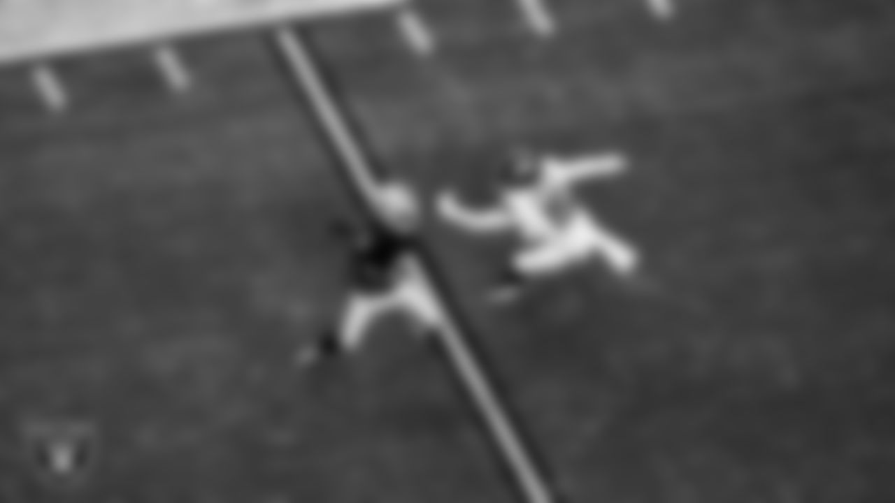 Las Vegas Raiders running back Ashton Jeanty (2) during the regular season home game against the Denver Broncos at Allegiant Stadium.